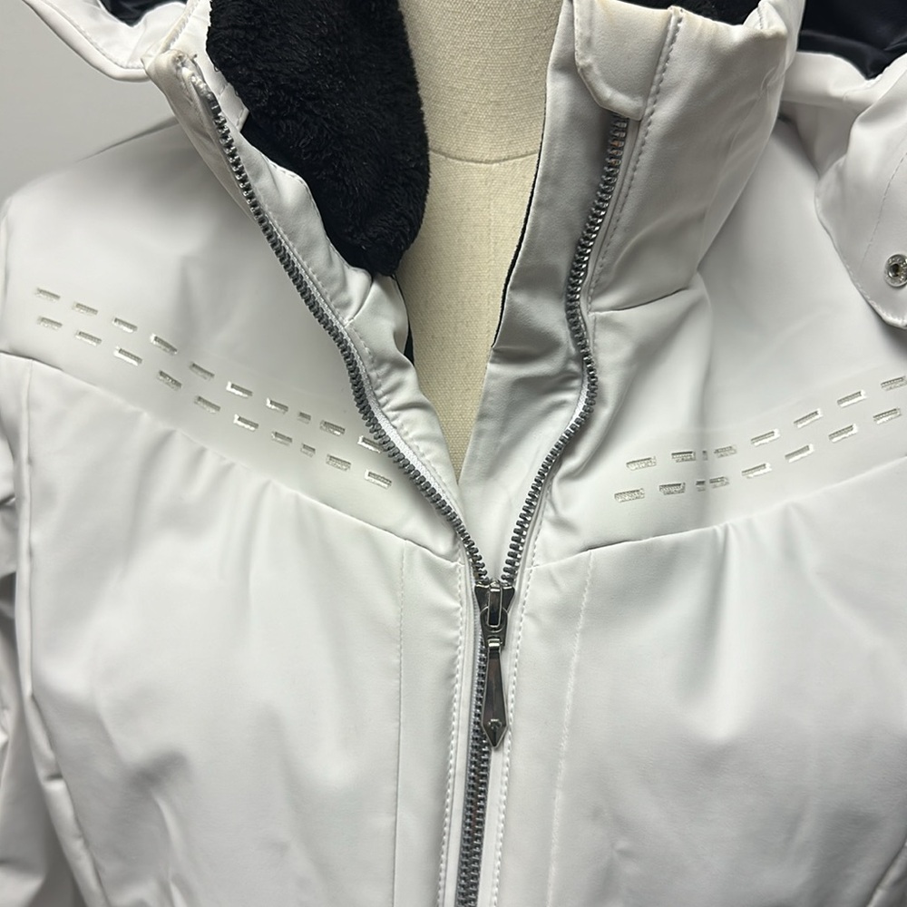 Women’s Ski Descente Jacket in White - Picture 7 of 15